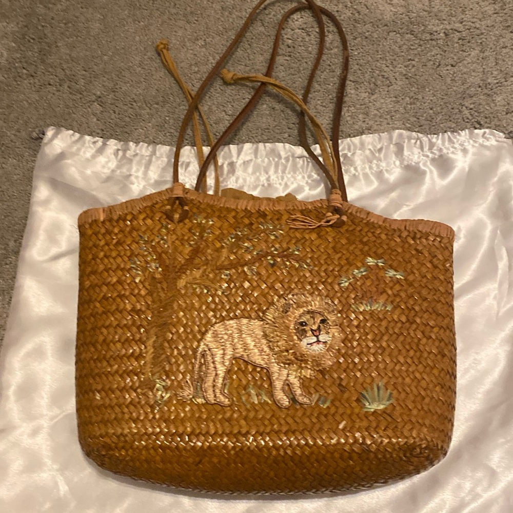 Straw shoulder bag